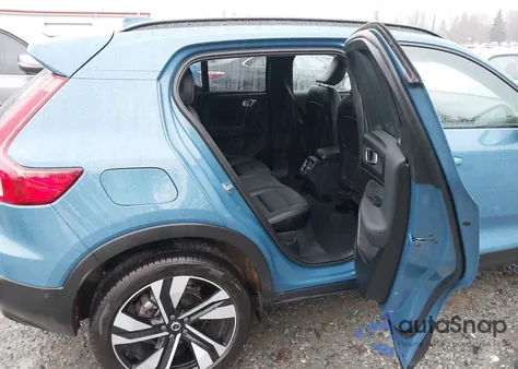 2023 Volvo Xc40 B5 Ultimate Dark Theme z USA, uszkodzony, nr VIN YV4L12UX2P2925906